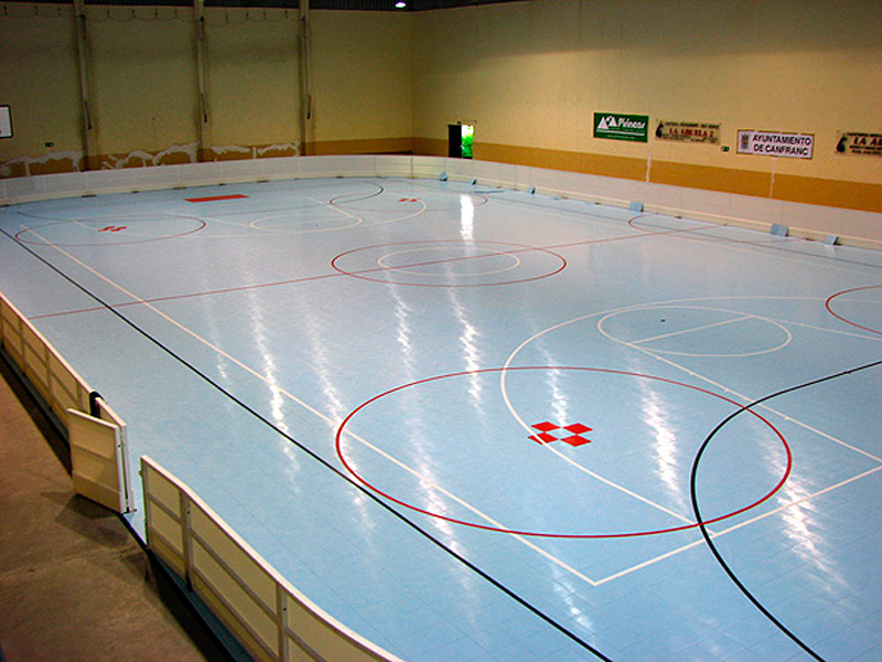 CANFRANC (HUESCA) - PIsta de Hockey Línea Polideportivo Municipal CANFRANC