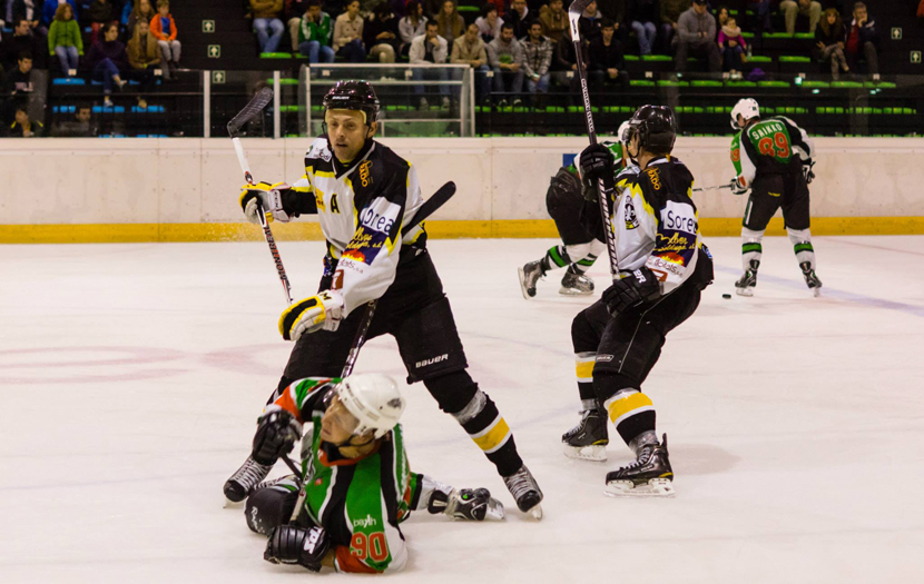 LNHH - PRIMERA DIVISIÓN: Play-Off Final  CDH BIPOLO-ESCOR BAKH  vs  CG PUIGCERDÁ (Imagen de archivo encuentro ESCOR BAKH - CG PUIGCERDÁ | Foto: Álbum de fotos CD HIELO BIPOLO)