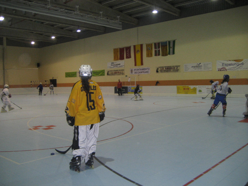 CANFRANC (HUESCA) - Pista de Hockey Línea Polideportivo Municipal de CANFRANC