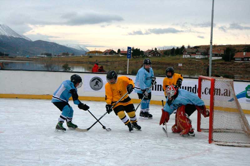 Pista de Patinaje CARLOS 'TACHUELA' OYARZÚN - Ushuaia (Tierra del Fuego) - ARGENTINA