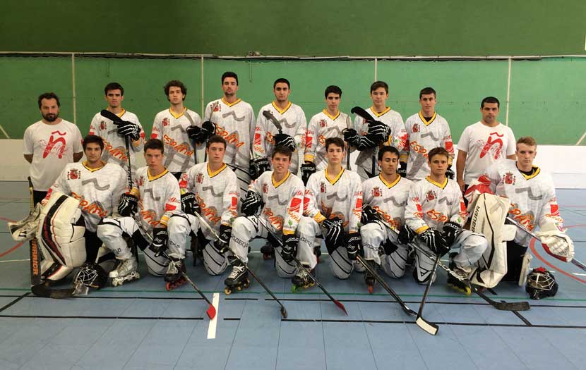 Selección española Masculina Junior junto con sus técnicos (Imagen cedida por Manuel Belver - Jefe de Prensa del CPLV Mozo- Grau)